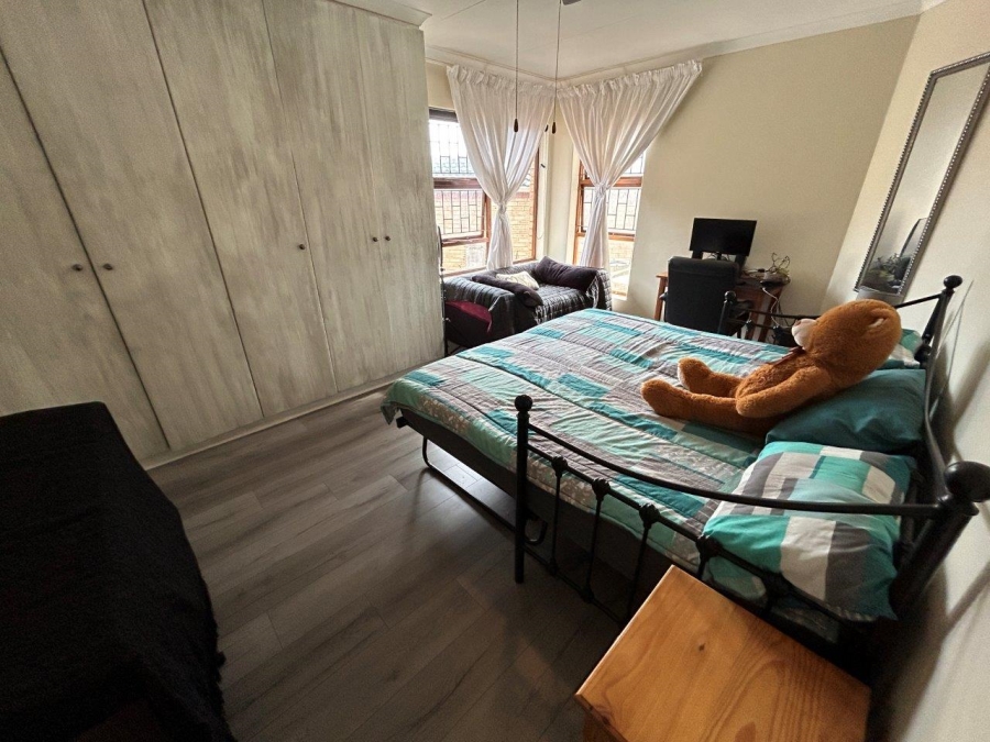 6 Bedroom Property for Sale in Wavecrest Eastern Cape
